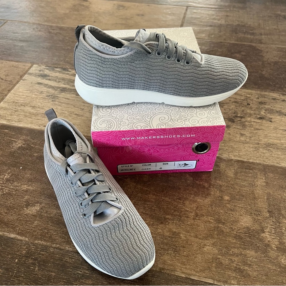 Women’s Casual Tennis Shoes, Size 6